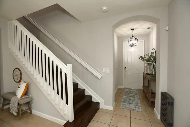 807 E Village Circle, Davie, FL 33325