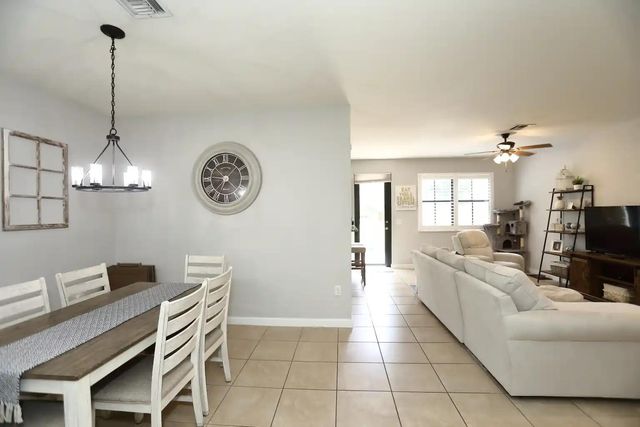 807 E Village Circle, Davie, FL 33325