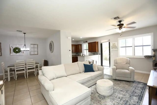 807 E Village Circle, Davie, FL 33325