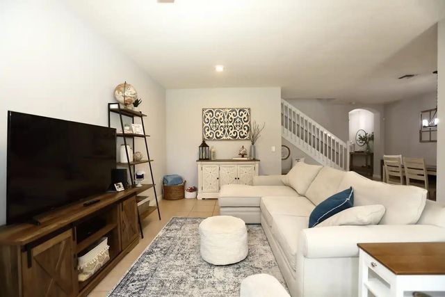 807 E Village Circle, Davie, FL 33325
