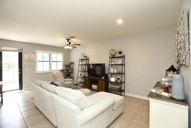 807 E Village Circle, Davie, FL 33325