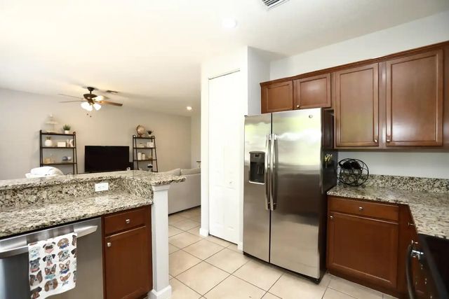 807 E Village Circle, Davie, FL 33325