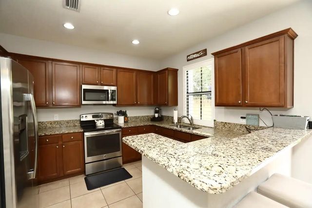 807 E Village Circle, Davie, FL 33325