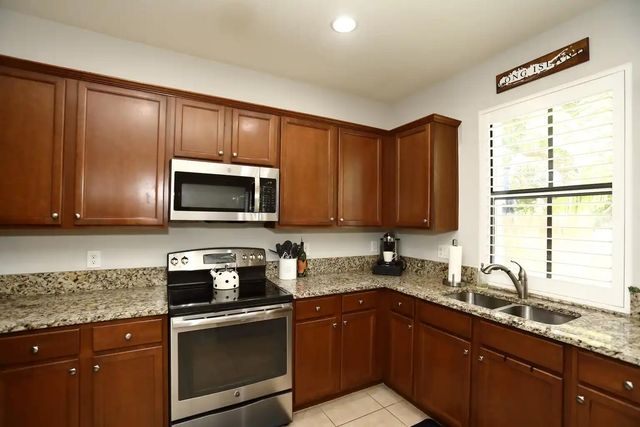 807 E Village Circle, Davie, FL 33325