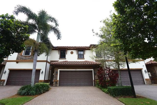 807 E Village Circle, Davie, FL 33325