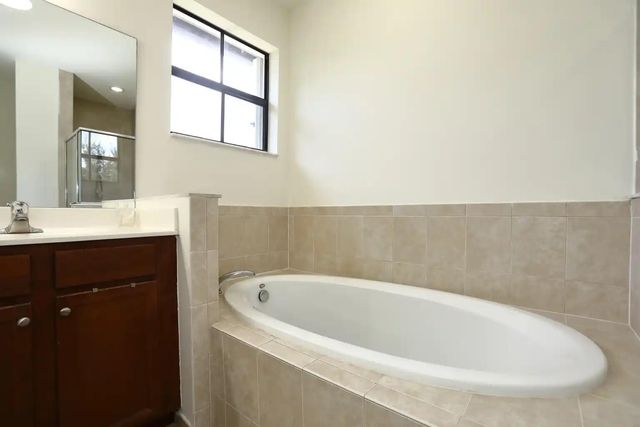 807 E Village Circle, Davie, FL 33325
