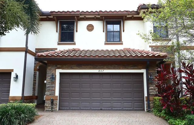 807 E Village Circle, Davie, FL 33325