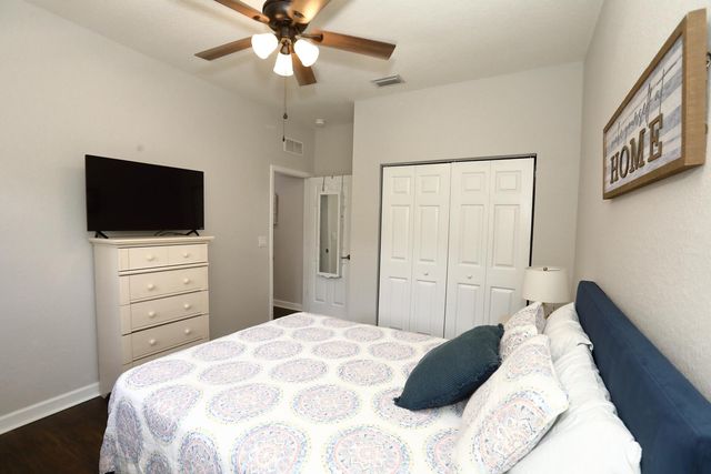 807 E Village Circle, Davie, FL 33325