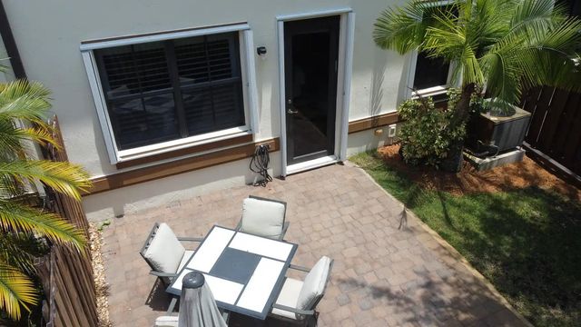 807 E Village Circle, Davie, FL 33325