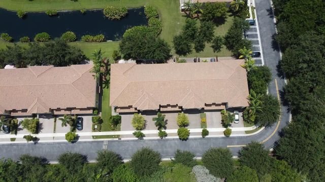 807 E Village Circle, Davie, FL 33325