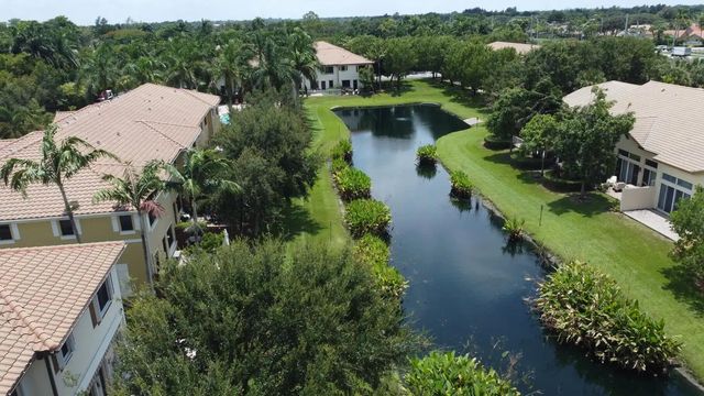 807 E Village Circle, Davie, FL 33325