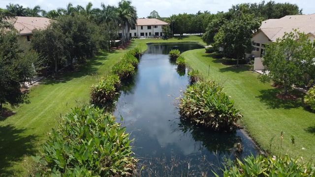 807 E Village Circle, Davie, FL 33325