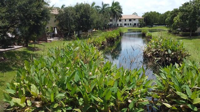 807 E Village Circle, Davie, FL 33325