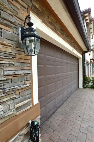 807 E Village Circle, Davie, FL 33325