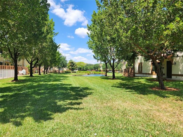 807 E Village Circle, Davie, FL 33325