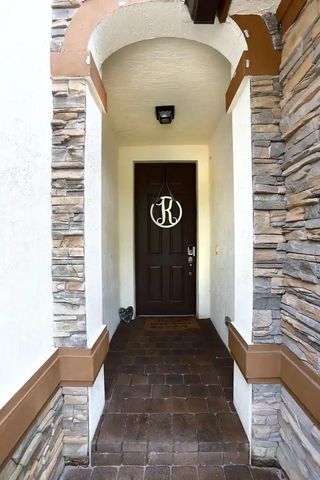 807 E Village Circle, Davie, FL 33325