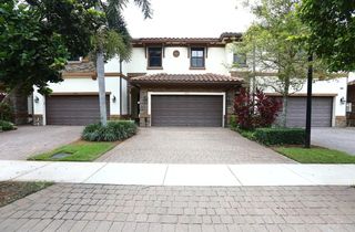 807 E Village Circle, Davie, FL 33325