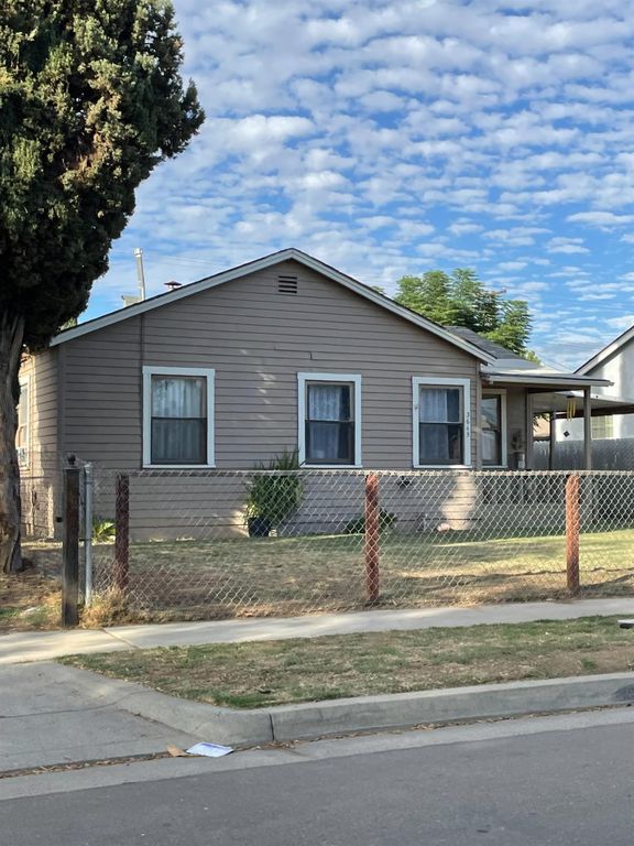 Image 1 of property listing at 3645 E Hamilton Avenue, Fresno, CA 93702