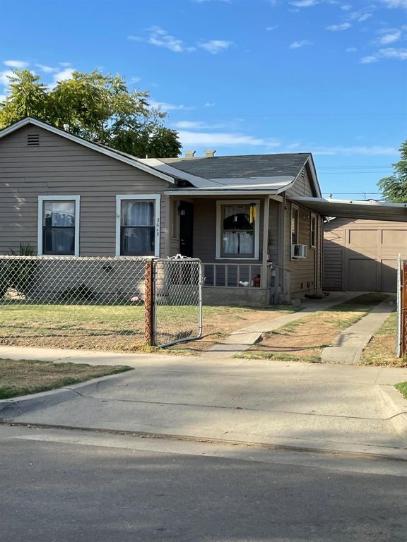 Image 2 of property listing at 3645 E Hamilton Avenue, Fresno, CA 93702