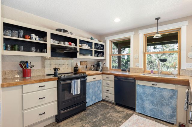 267 Grays Creek Road, Grants Pass, OR 97527