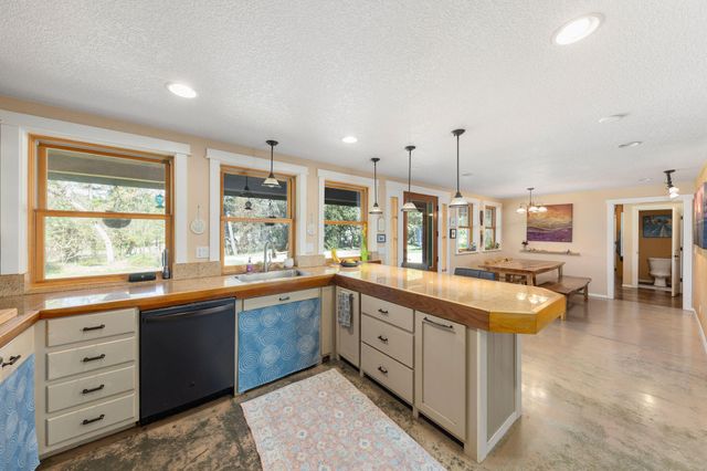 267 Grays Creek Road, Grants Pass, OR 97527