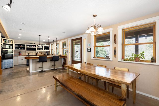 267 Grays Creek Road, Grants Pass, OR 97527