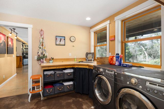 267 Grays Creek Road, Grants Pass, OR 97527