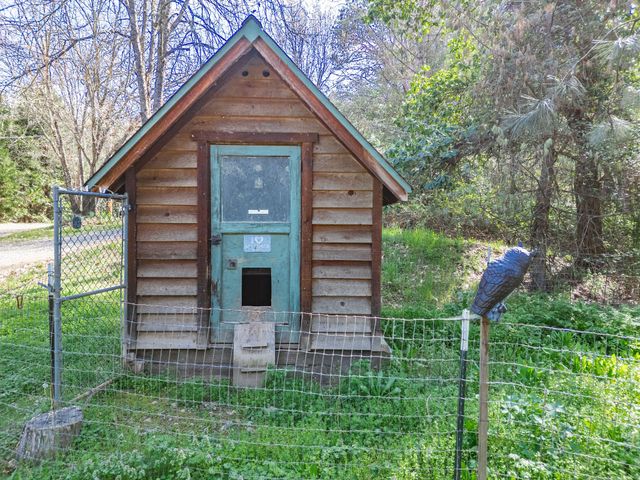 267 Grays Creek Road, Grants Pass, OR 97527