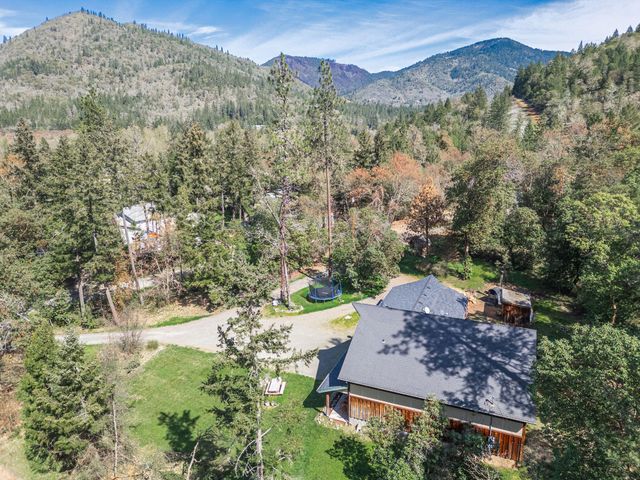 267 Grays Creek Road, Grants Pass, OR 97527