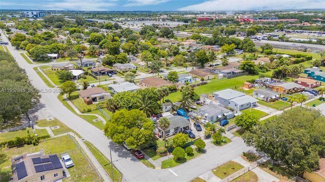 901 NW 34th Ter, Lauderhill, FL 33311