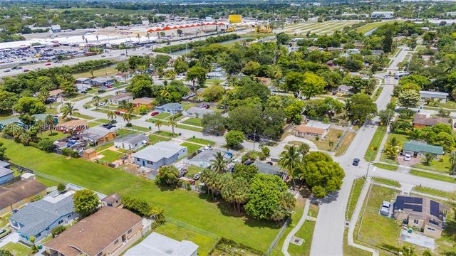 901 NW 34th Ter, Lauderhill, FL 33311