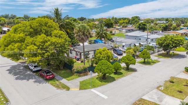 901 NW 34th Ter, Lauderhill, FL 33311