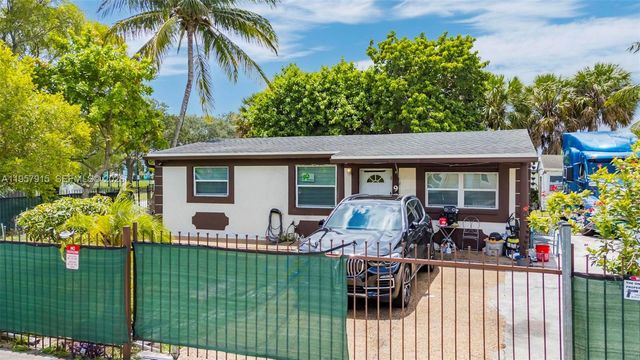 901 NW 34th Ter, Lauderhill, FL 33311