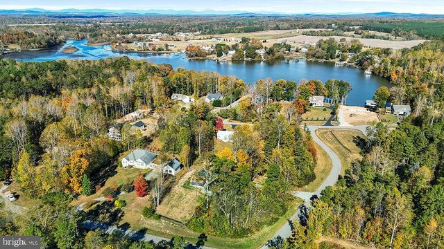 95 WOODLAND SHORES DR, Louisa, VA 23093