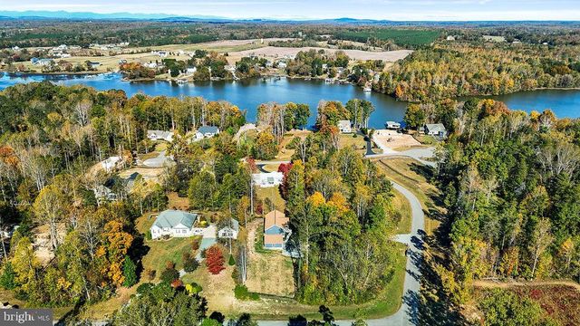 95 WOODLAND SHORES DR, Louisa, VA 23093