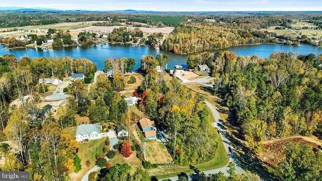 95 WOODLAND SHORES DR, Louisa, VA 23093