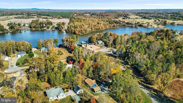 95 WOODLAND SHORES DR, Louisa, VA 23093