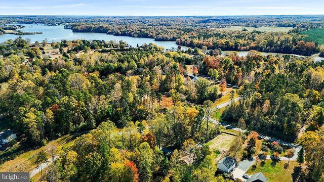 95 WOODLAND SHORES DR, Louisa, VA 23093