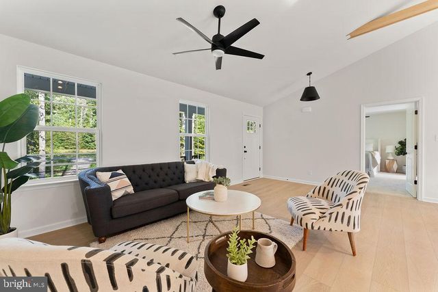 95 WOODLAND SHORES DR, Louisa, VA 23093