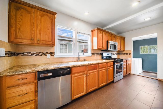 3645 E 17th Street, Long Beach, CA 90804