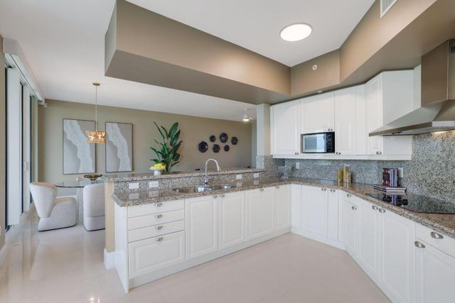 1063 Hillsboro Mile 404, Hillsboro Beach, FL 33062