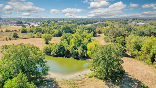 2216 Old Hearne Road, Bryan, TX 77803