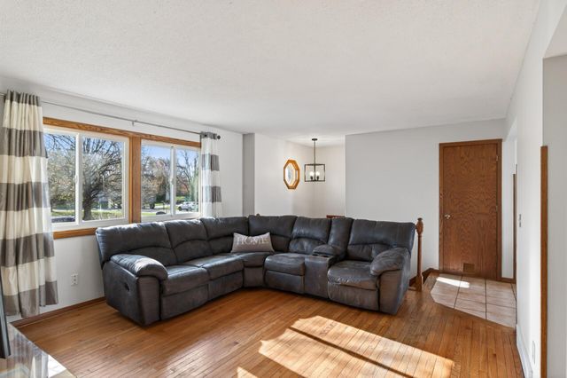 11511 Idaho Avenue N, Champlin, MN 55316