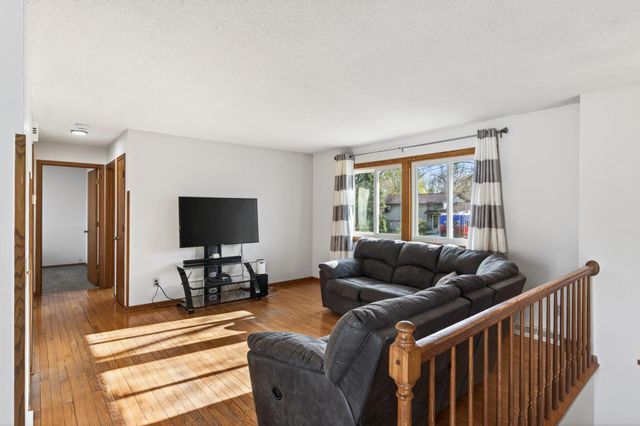 11511 Idaho Avenue N, Champlin, MN 55316