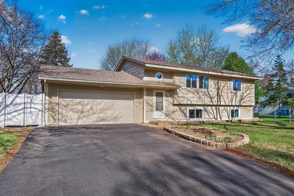 11511 Idaho Avenue N, Champlin, MN 55316