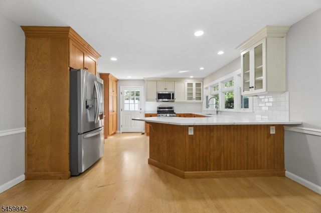 166 Crescent Ave, Waldwick Boro, NJ 07463
