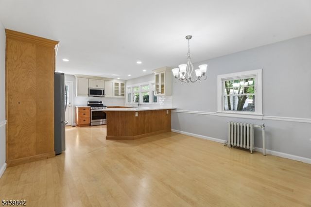 166 Crescent Ave, Waldwick Boro, NJ 07463