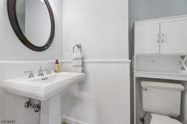 166 Crescent Ave, Waldwick Boro, NJ 07463