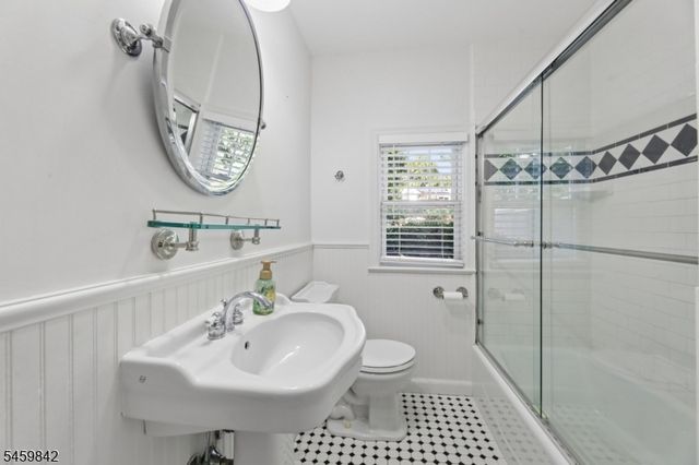 166 Crescent Ave, Waldwick Boro, NJ 07463