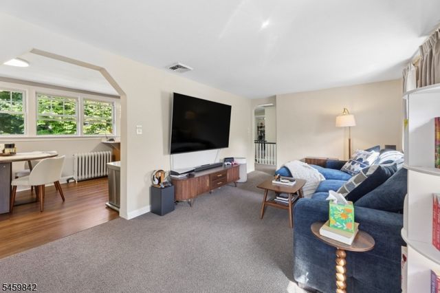 166 Crescent Ave, Waldwick Boro, NJ 07463